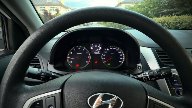 Hyundai Solaris 2016 РЕСТ 1.4 AT  73 ткм пробег в отличном состоянии!