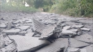 Соседи высыпали битый шифер на прилегающей к нам дороге.Возможно ли таким куском проколоть колесо?