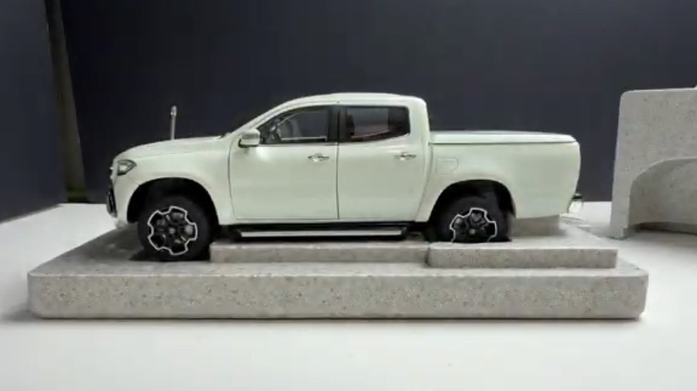 Машинки для детей. Распаковка модели 1:18 Mercedes X-class Diecast. Мультик про машинки. смотреть онлайн