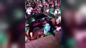 المكسيك.. سيارة تدهس مشجعين خلال احتفالات الفوز وتخلف 17 مصابا