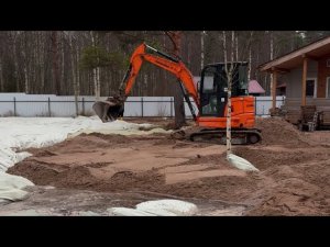 Два экскаватор осушают болото. Расчистка участка / Дренаж участка СПБ. в прямом эфире!
