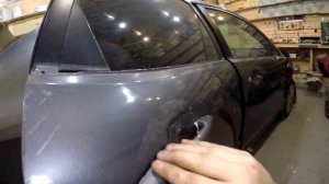Снимаем дверную ручку задних дверей Kia Rio 2011-2017год
