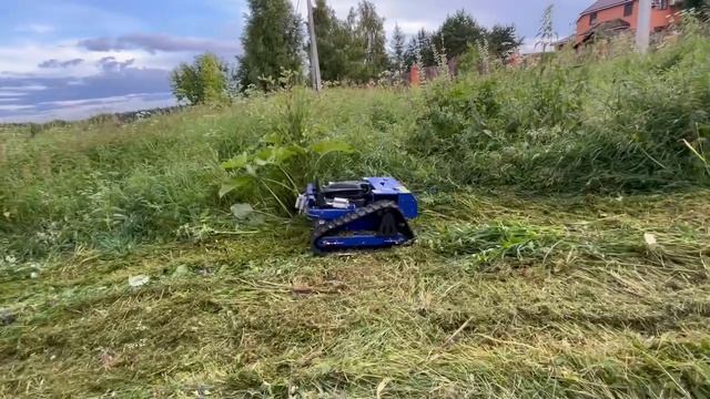 Гусеничная газонокосилка с пультом радиоуправления смотреть онлайн
