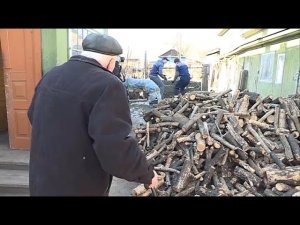 Ветеранам, которые живут в домах с печным отоплением, завезли дрова