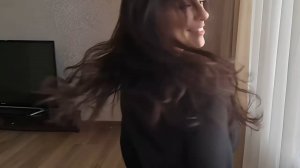 Горячая красавица брюнетка показывает себя откровенное видео смотреть онлайн