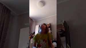 танцуем под экспонат, модераторы не забываем про то что банить мои в видео запрещено