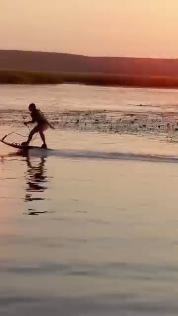 Это законно? Выезжаю на мотосерфе в центр реки 🌊