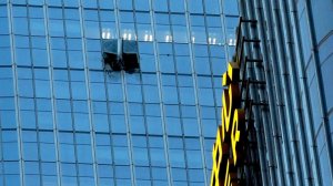 Спортивный самолет врезался в самый высокий небоскреб Пекина