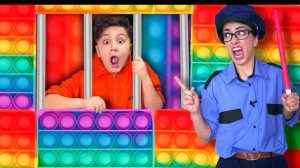 🍿 ВИНОВАТ ПОП ИТ! Посадили В Тюрьму... POP IT & SIMPLE  DIMPLE