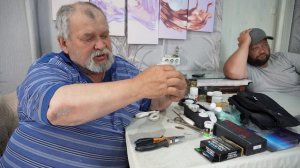 Пенсионер приехал с рыбалки Наловил кучу рыбы Теперь делится как ловил Василич решает Рыбный вопрос