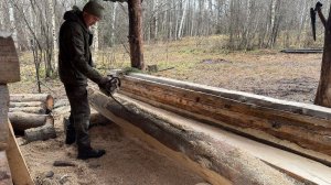 Строительство избушки в лесу — Часть 6: продольный распил бревен на доски бензопилой