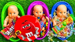 Удовольствие на несколько минут: 3 радужные ванночки с конфетами M&M's и волшебной слизью