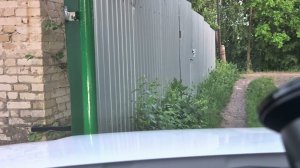 Поставили сдвижные ворота 🥅 на даче. Неудачный въезд или как папа не умеет ездить задом. ⁉️