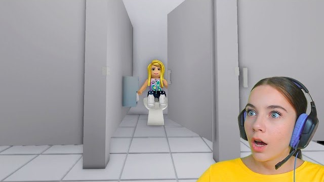 ЗАХОТЕЛА В ТУАЛЕТ НА УРОКЕ в ROBLOX! смотреть онлайн
