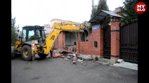 Приставы сносят заборы в коттеджном поселке на Зеленстрое