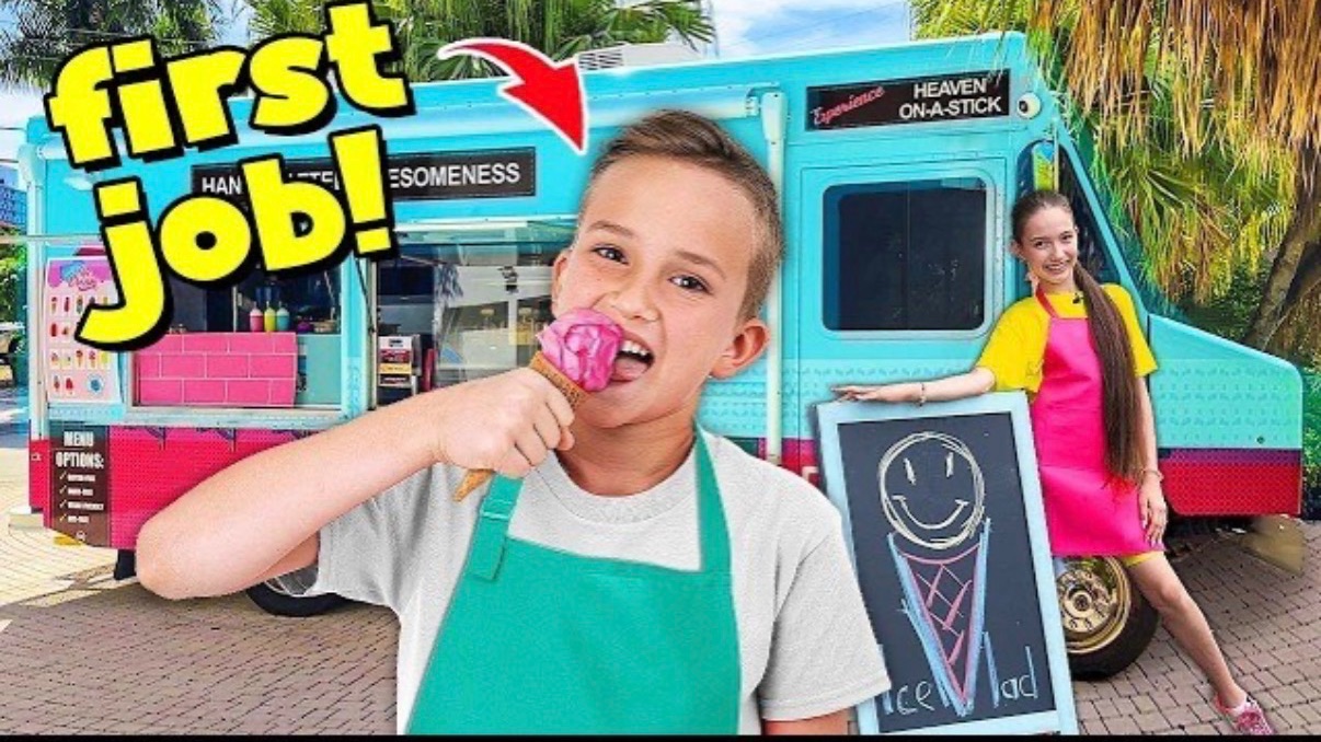 🍿 МОЯ ПЕРВАЯ РАБОТА! 24 часа в фургоне с мороженым! смотреть онлайн