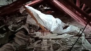 Мокрый капремонт: пленку вместо крыши натянули в многоквартирном доме в Волгограде
