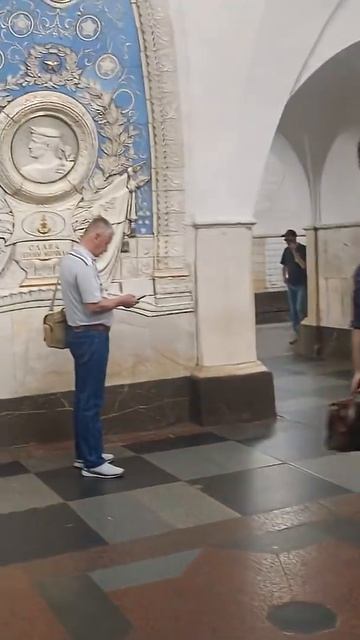 Станция метро Таганская - интерьер, пассажиры, прибытие-отправление поездов, Москва Фрагмент 23