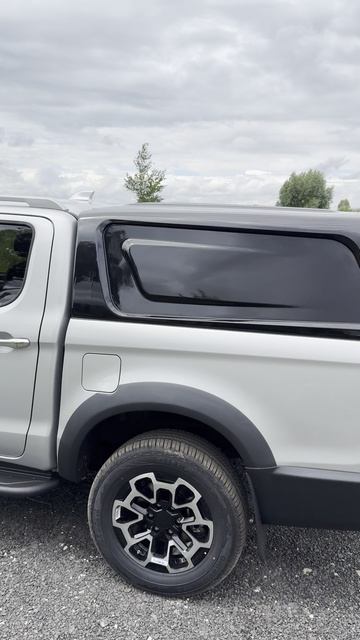 Смотрите, как эффектно смотрится чёрный кунг СКАТ на серебристом пикапе JAC T9!