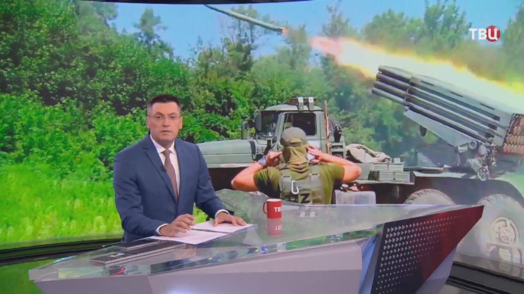 Российские войска помогают мирным жителям в Константиновке