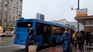 Автобус Лиаз-5292.22(2-2-2) следует по маршруту КМ(Рижский вокзал-м.Проспект Мира)