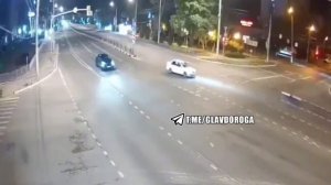 В Белгороде автомобилист проехал на красный и сбил мотоциклиста