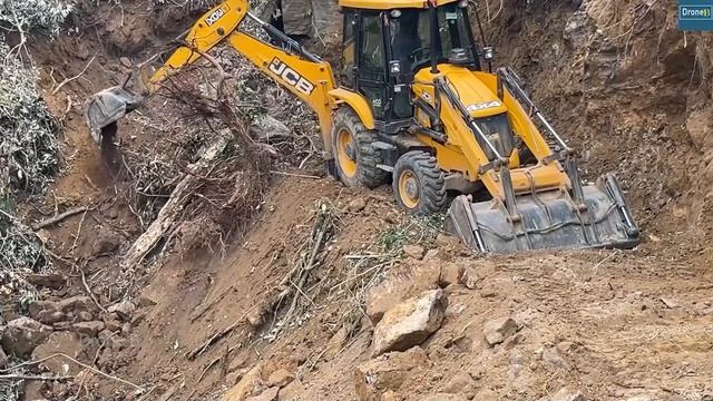 Rock Felling Hard Work for Logging Deck Road смотреть онлайн
