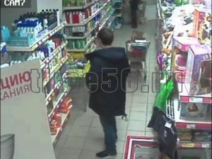 Молодой человек думал, что обхитрил видеонаблюдение в магазине Новотроицка time56 ru