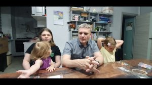 Теперь снова все вместе...Подарки для девочек от папы...