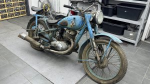 Обзор мотоцикла Иж 49 1953 года до реставрации. Редкая голубая раскраска