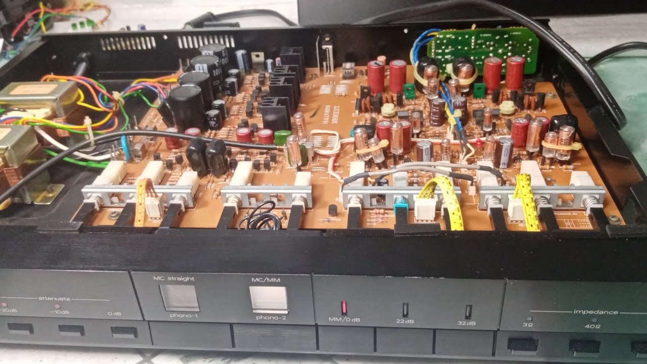 Про фонокорректоры ч2: гибридный phono preamp Luxman LE-109.Discrete Pure Class A vs class AB? смотреть онлайн