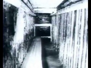 Защита от оружия массового поражения. Научфильм. (учебное видео СССР). Бомбоубежище, эвакуация