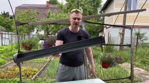 Бюджетная кормушка из пластиковой трубы для кур, уток, гусей