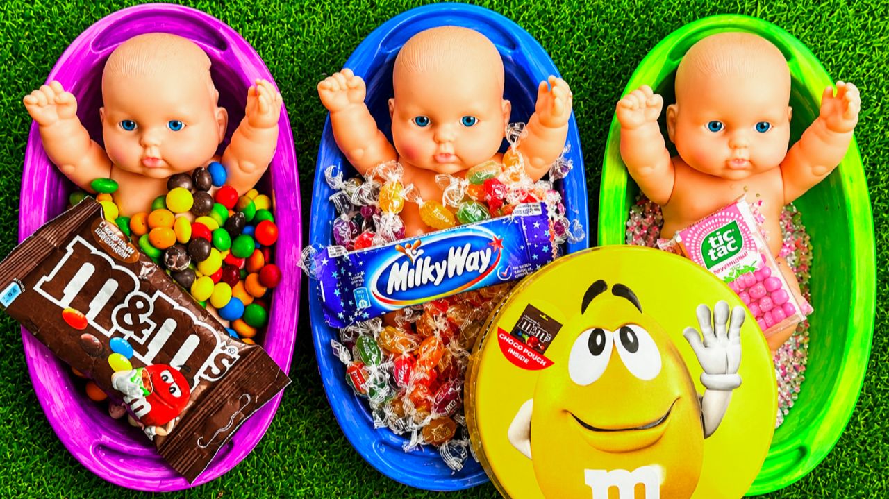 Удовольствие на несколько минут: 3 радужные ванночки с конфетами M&M's и волшебной слизью смотреть онлайн