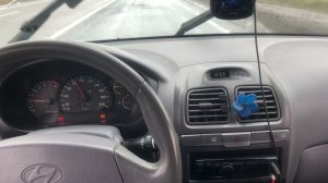 Попадает дождевая вода на коврик из под торпедо на автомобиле Hyundai Accent