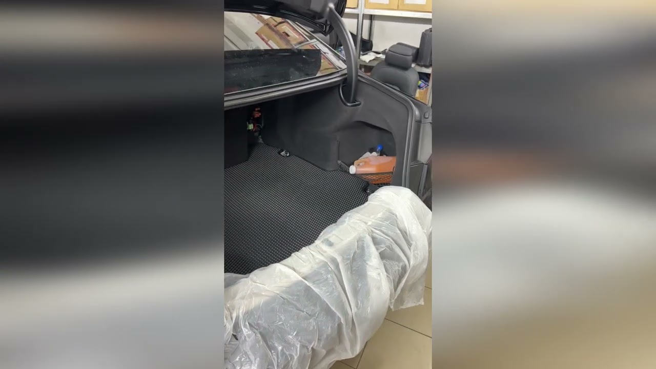 Сабвуфер для Audi A8L вместо штатного Bose! Один из возможных вариантов установки. смотреть онлайн