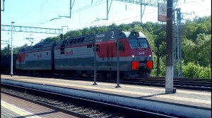 Локомотив с грузовыми вагонами (поезд )на станции Чинары 05 2021 Freight train at Chinar station