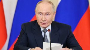 Путин поздравил выпускников школ с окончанием учебы