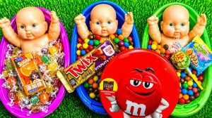 Удовольствие на несколько минут: 3 радужные ванночки с конфетами M&M's и волшебной слизью