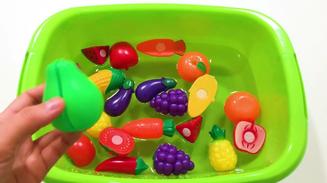 Вылавливаем фрукты и овощи из воды | Игрушки для малышей смотреть онлайн