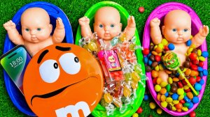 Удовольствие на несколько минут: 3 радужные ванночки с конфетами M&M's и волшебной слизью