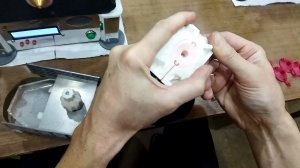 Отливка фланца на вакуумном инжекторе Дипполь. Flange casting on the Dippole vacuum injector.