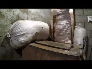 Как топить мокрыми опилками? Шахтный котел из кирпича.