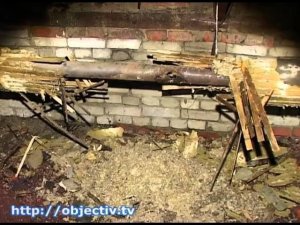 Водой из труб отопления затопило подъезд жилого дома