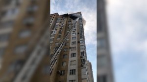 В Волгограде тушат пожар на 16-ом этаже высотки