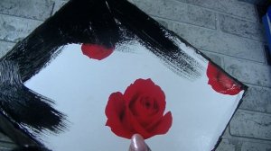 Чёрная коробка под кожу из втулок и гуаши.Декор картонной коробки .