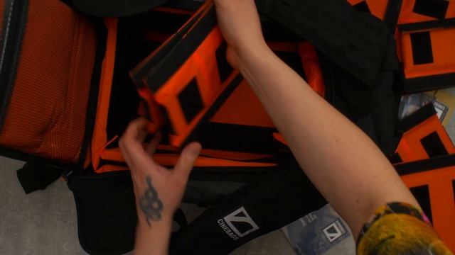 ! распаковка профессионального рюкзака кино оператора - Cinebags CB25 Revolution Backpack смотреть онлайн