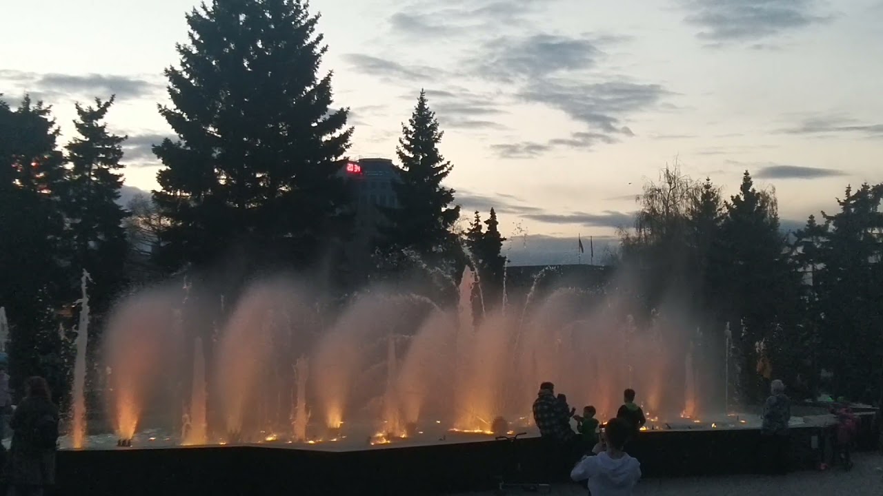 Первомай в Челябинске. Свето-музыкальный фонтан на пл. Революции смотреть онлайн