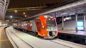 «Встреча замёрзших» электропоезда «Ласточка» ЭС2Г-081 и 069 на пл.МЦК Андроновка, январь 2022 года