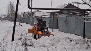 Самодельный минитрактор переломка. Уборка снега отвалом и ковшом.